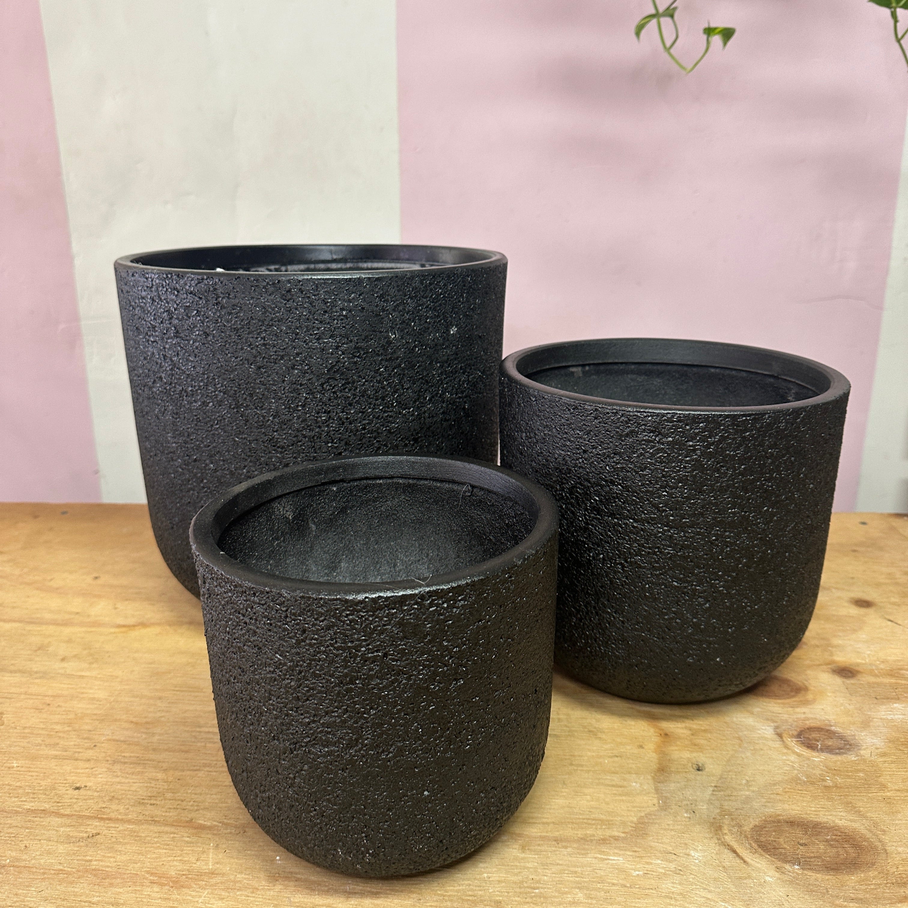 Atlas Egg pot - Black stone