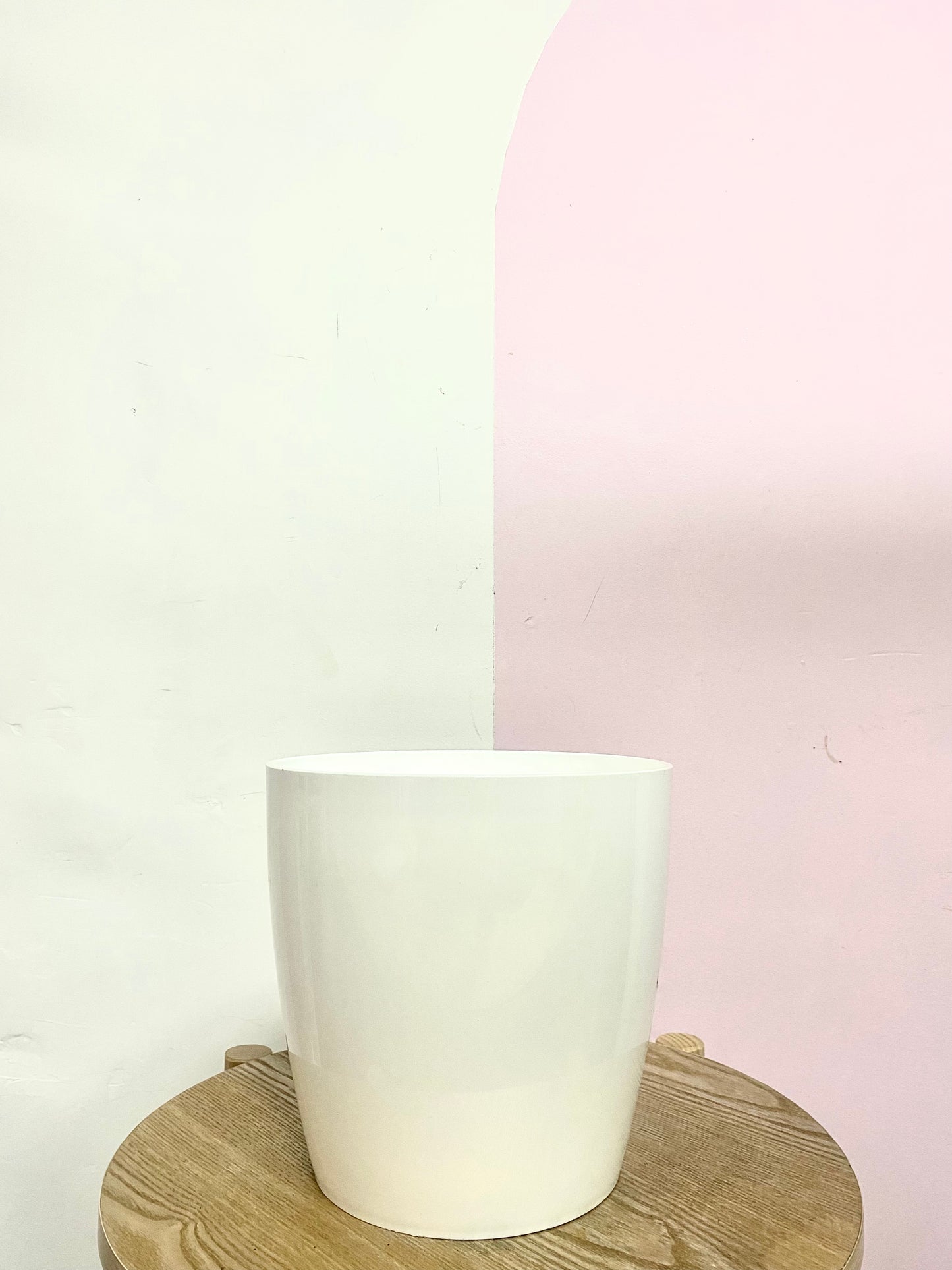 Gloss Plastic Pot